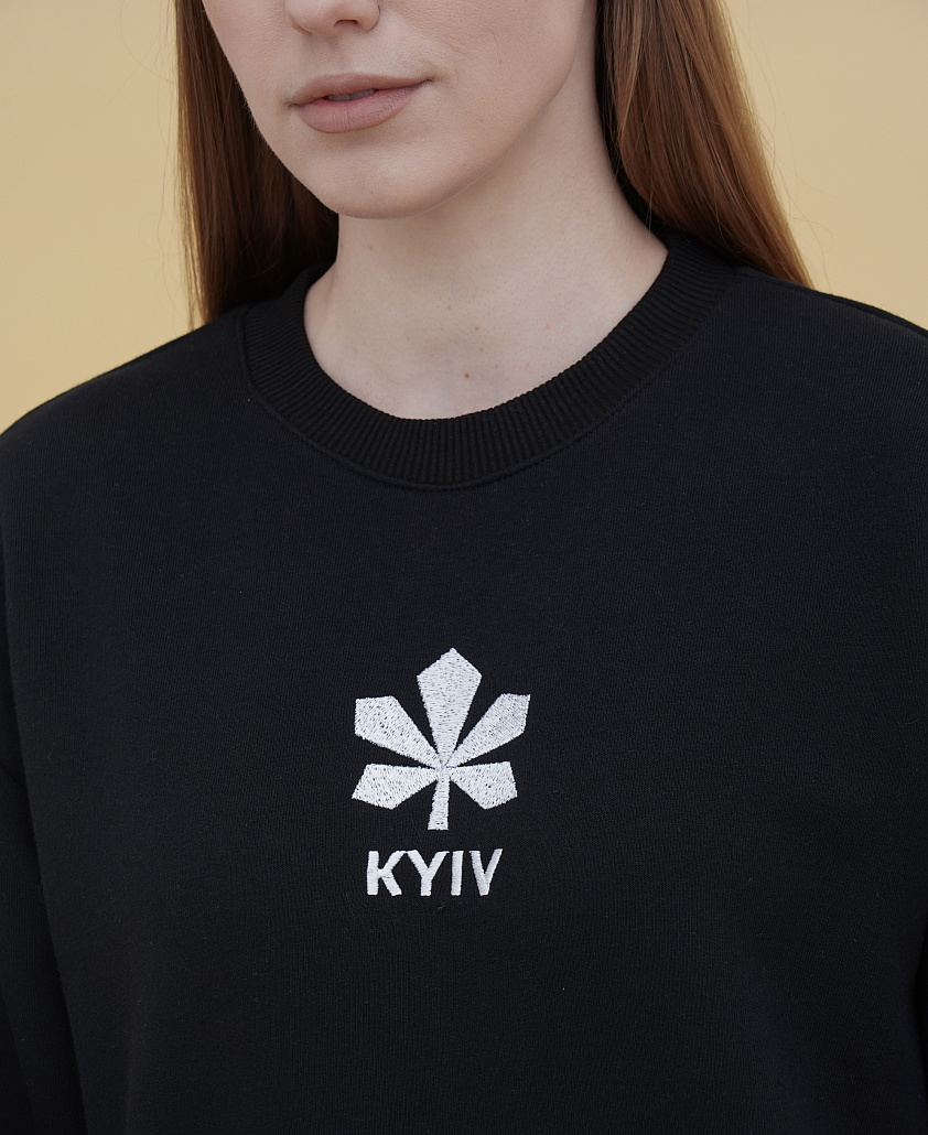 Чорний світшот унісекс з білим вишитим каштаном newkyivlogo